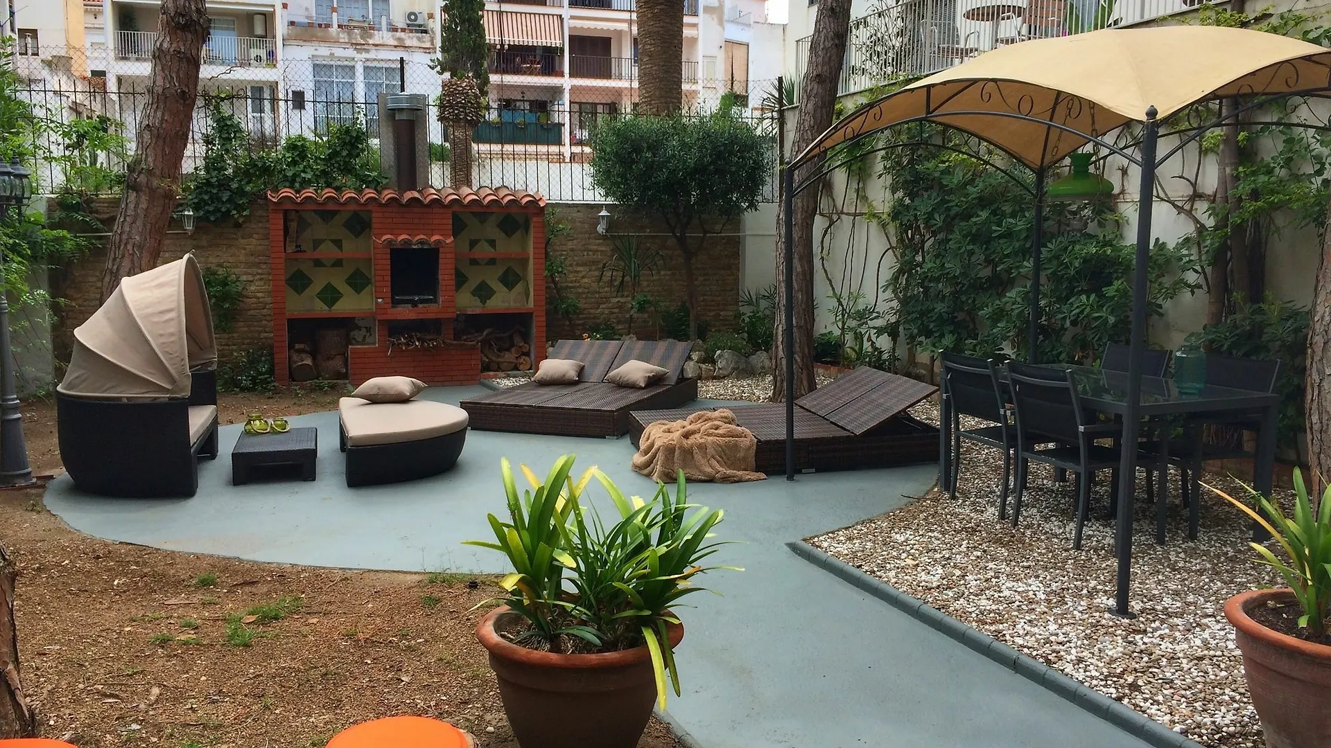 Pure Olive Garden Apartment Sitges Spanien